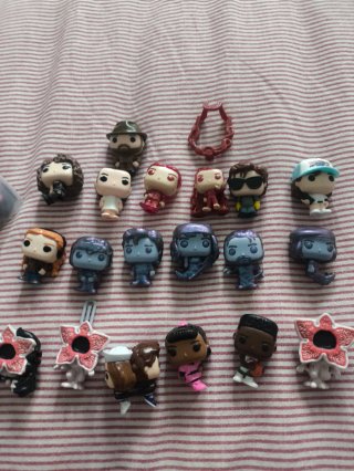 Figuras Kinder joy Funko pop Stranger Things