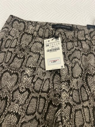 Pantalón Zara estampado serpiente talla 38