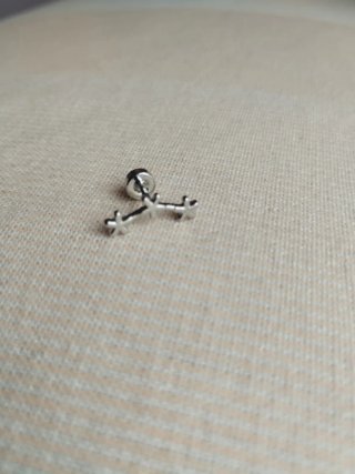 Pendientes plateados con ópalos blancos