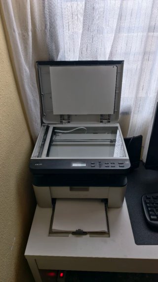 Impresora Blanco y negro con escáner