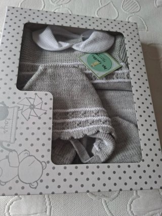 Conjunto bebé 1 mes gris y blanco