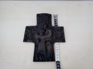 Crucifijo de hierro de alto relieve