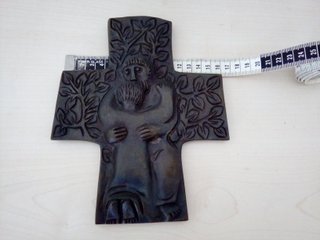Crucifijo de hierro de alto relieve