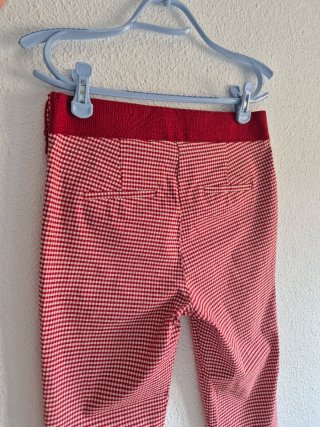 Pantalones de cuadros vichy rojos y blancos