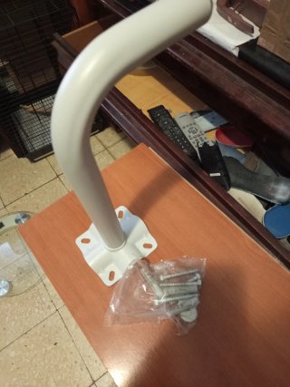 Soporte parabólica con tornillería