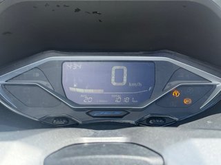 Honda PCX 125 Negra del 2025.