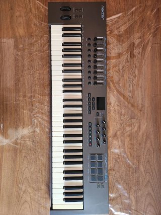 Controlador MIDI Nektar Impact LX61+
