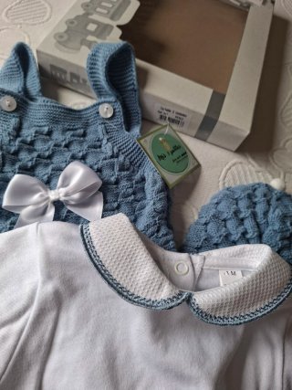 Conjunto bebé 1 mes azul tejido.