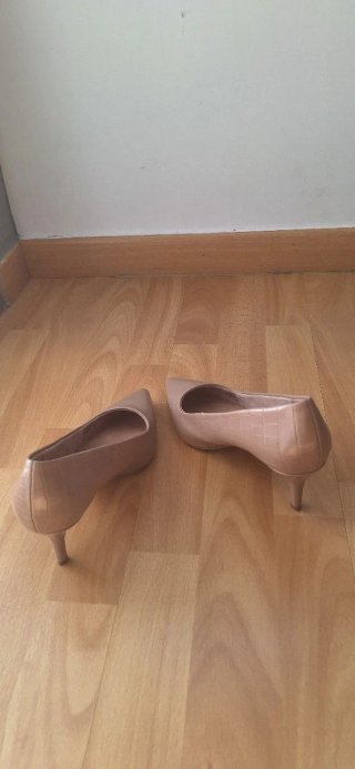 Zapatos de salón beige talla 38