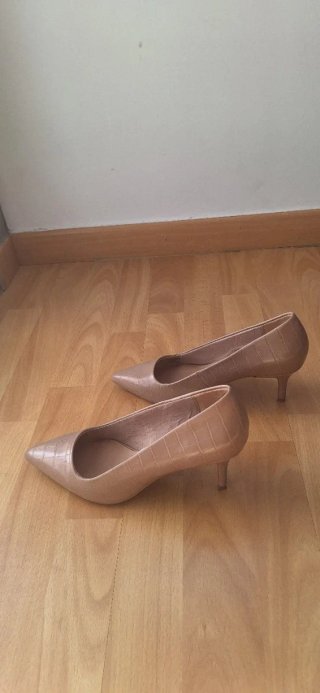 Zapatos de salón beige talla 38