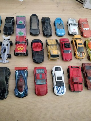Lote 33 Coches Hot Wheels, Matchbox, Majorette