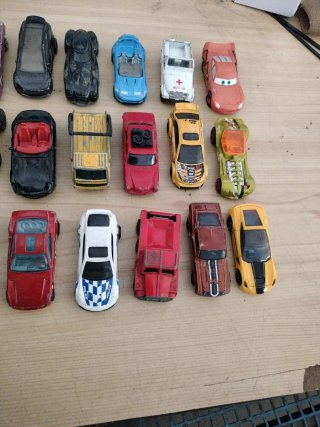 Lote 33 Coches Hot Wheels, Matchbox, Majorette