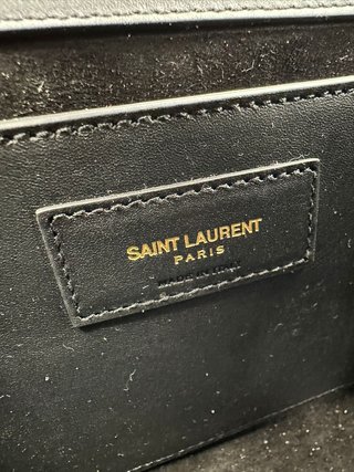 Bolso Saint Laurent Kate Negro Dorado
