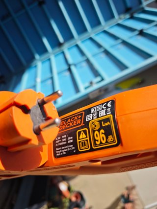 Cortabordes eléctrico Black+Decker GL360