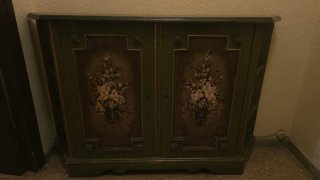 Mueble vintage verde con flores estilo fairycore