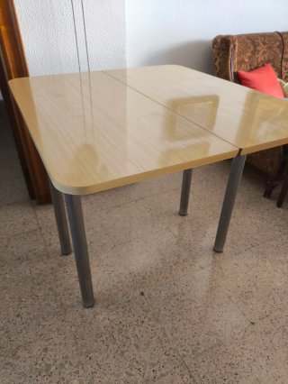 Mesa de cocina madera y metal