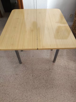 Mesa de cocina madera y metal