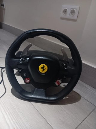 Volante y pedales Ferrari Thrustmaster