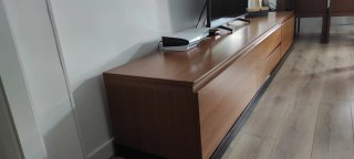 Mueble de salón de madera maciza.