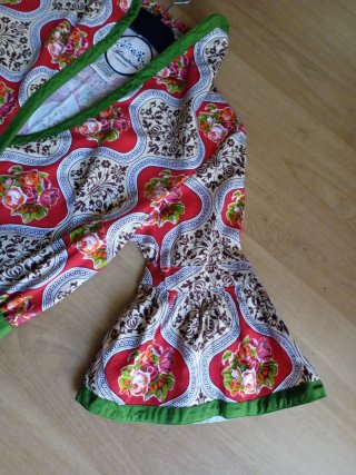 Vestido cruzado de Almatrichi, estampado floral.