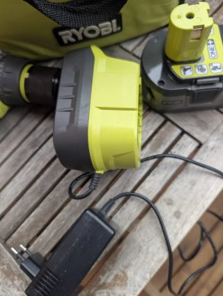 Taladro Percutor Inalámbrico Ryobi R18PD7
