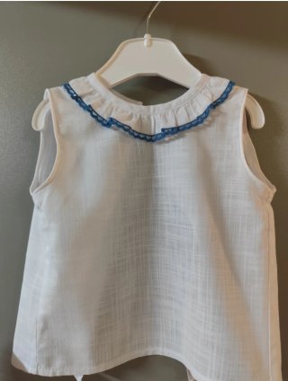 Ranita con tirantes con blusa floral 86 cm