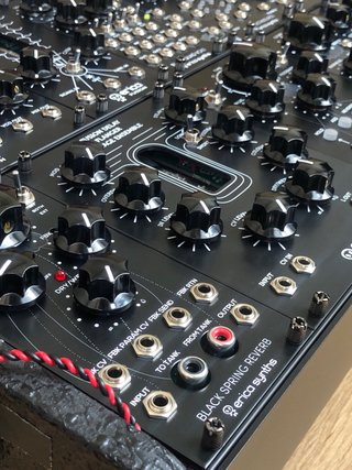 Sistema Modular Erica Synths 2x84hp Eurorack.