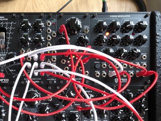 Sistema Modular Erica Synths 2x84hp Eurorack.