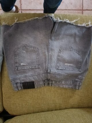 Shorts vaqueros grises desgastados
