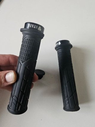 Puños de bicicleta negros