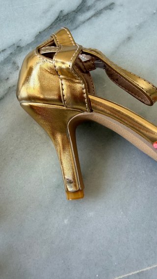 Sandalias tacón rosa y dorado