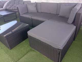 Conjunto terraza ratán y cristal
