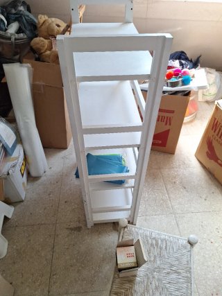 Estantería blanca de madera