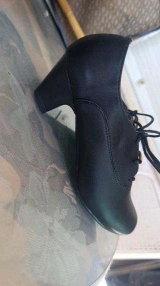 Zapatos negros de salón con cordones
