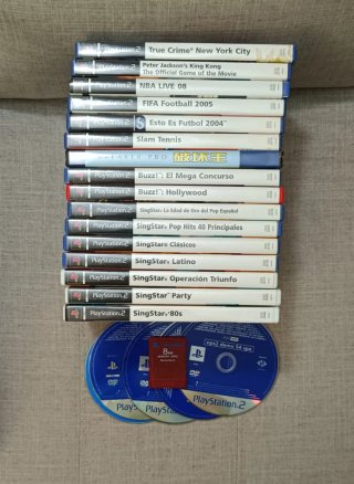 Consola PlayStation 2 con juegos y accesorios