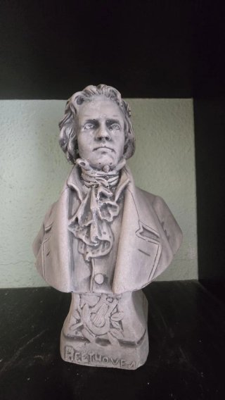 Escultura de Beethoven de piedra