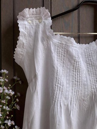 Camisón Antiguo de Lino Blanco con Encajes