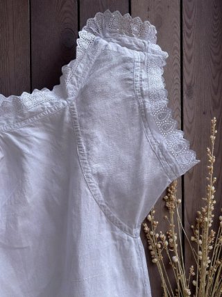 Camisón Antiguo de Lino Blanco con Encajes
