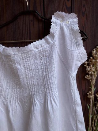 Camisón Antiguo de Lino Blanco con Encajes