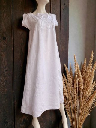 Camisón Antiguo de Lino Blanco con Encajes