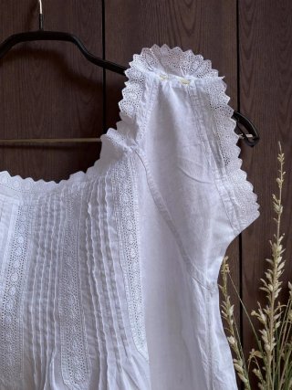 Camisón Antiguo de Lino Blanco con Encajes