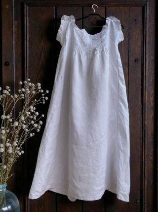 Camisón Antiguo de Lino Blanco con Encajes