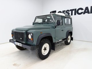 Land Rover Defender 90 TD5 SW 90 kW (122 CV)