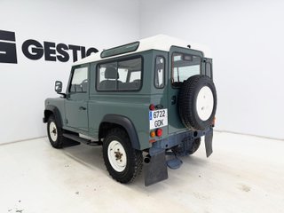 Land Rover Defender 90 TD5 SW 90 kW (122 CV)