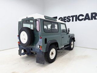 Land Rover Defender 90 TD5 SW 90 kW (122 CV)