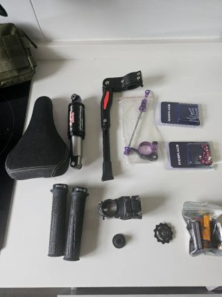 Lote piezas bicicleta: sillín, amortiguador, manil