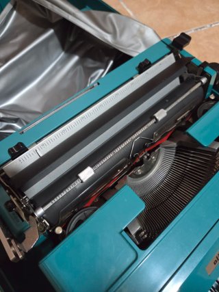 Máquina de escribir Olivetti Studio 45