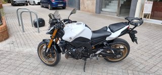 Yamaha FZ8 Naked Blanca y Negra