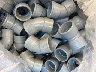 Lote de 80 codos PVC 45 grados