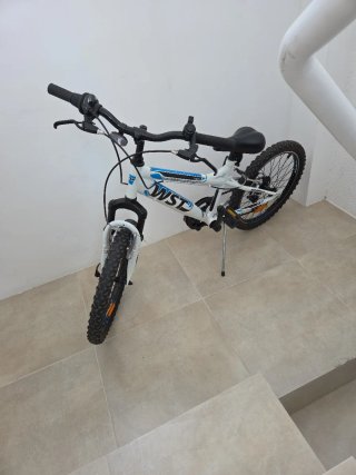 Bicicleta WST Blanca y Azul 20 pulgadas